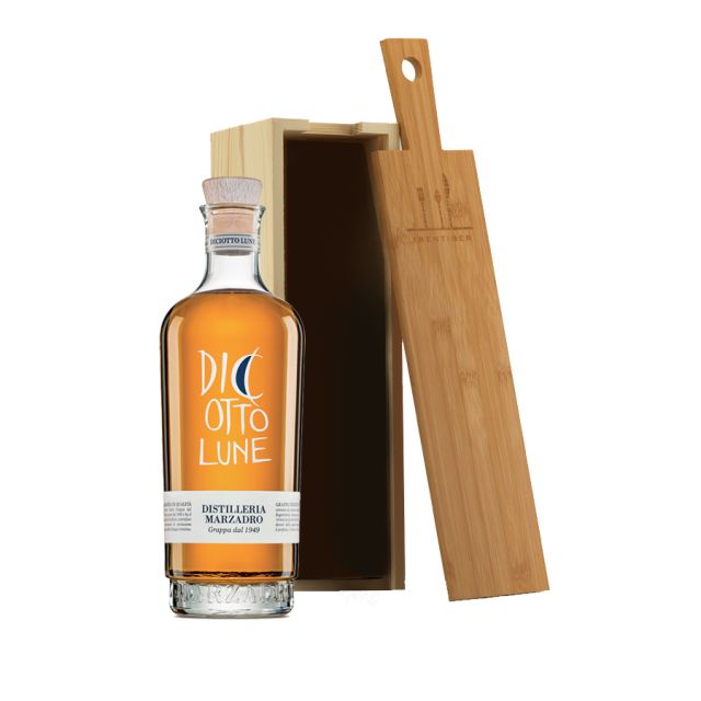 Grappa Diciotto Lune Marzadro con teca e tagliere in legno e logo Trentiner serigrafato