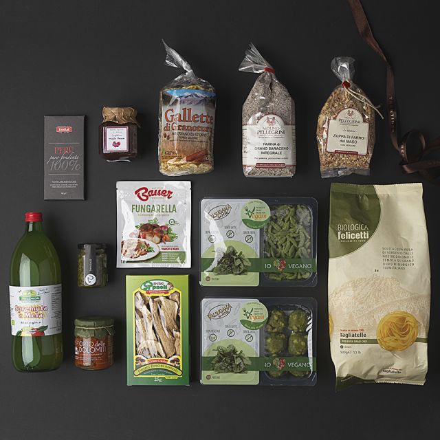 pacco natalizio Trentiner Sempreverde Vegano con prodotti tipici trentini